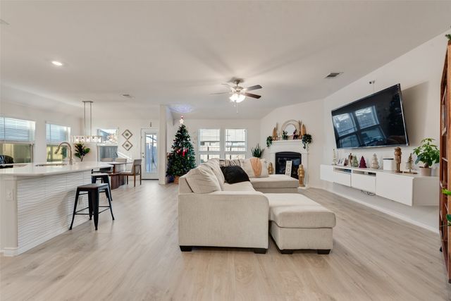 10501 Fountain Gate Street, Aubrey, TX 76227