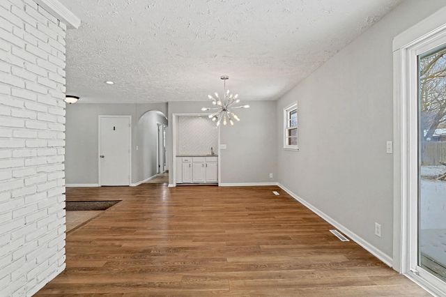 526 E Park Lane St, Derby, KS 67037