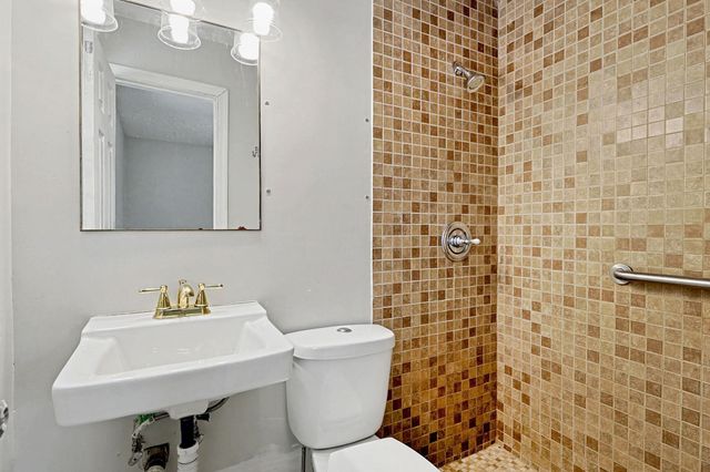 526 E Park Lane St, Derby, KS 67037