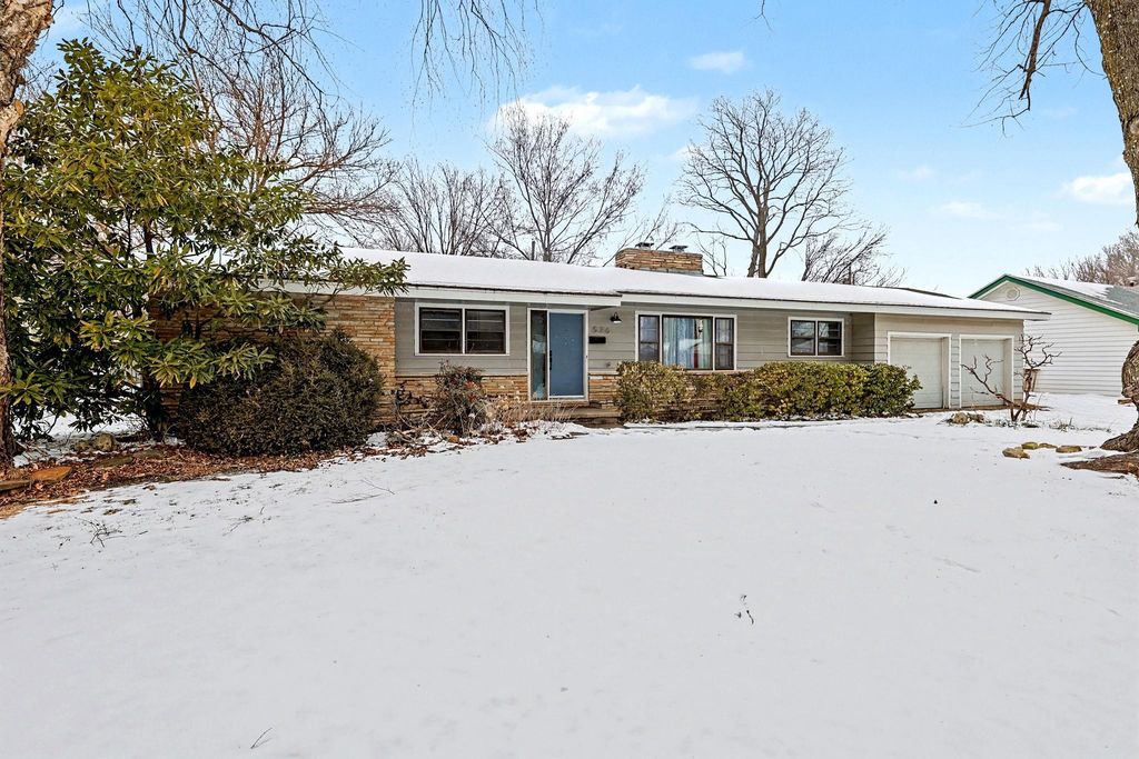 526 E Park Lane St, Derby, KS 67037