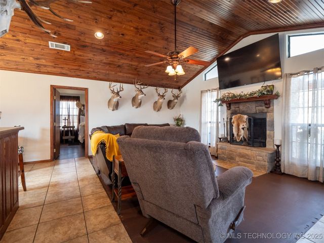 8446 E Greasy Bend Road, Stringtown, OK 74569