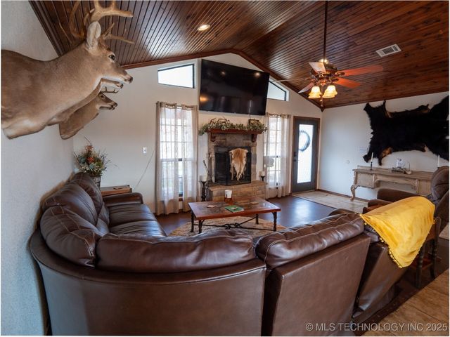 8446 E Greasy Bend Road, Stringtown, OK 74569