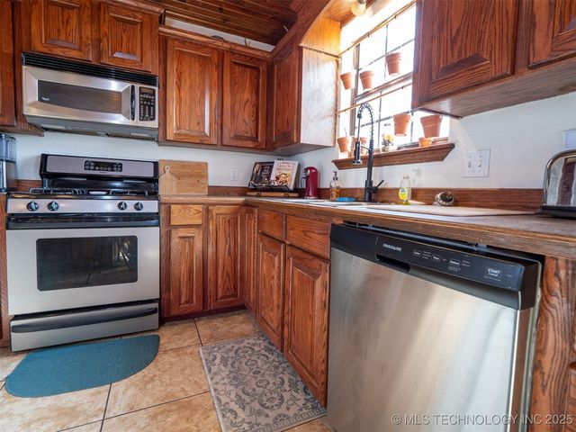 8446 E Greasy Bend Road, Stringtown, OK 74569