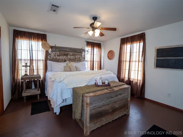 8446 E Greasy Bend Road, Stringtown, OK 74569