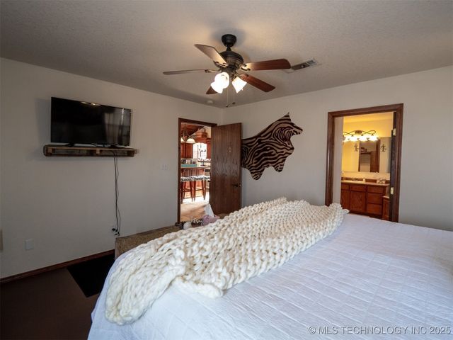 8446 E Greasy Bend Road, Stringtown, OK 74569