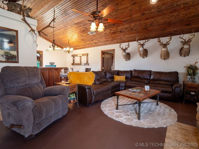 8446 E Greasy Bend Road, Stringtown, OK 74569