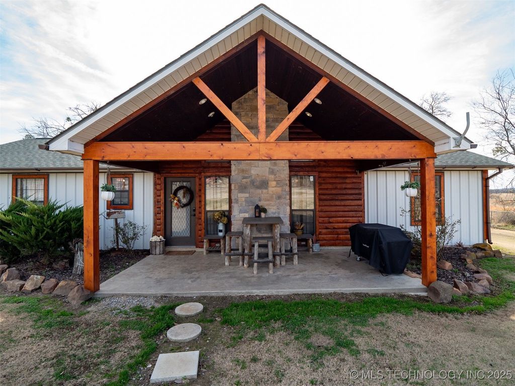 8446 E Greasy Bend Road, Stringtown, OK 74569