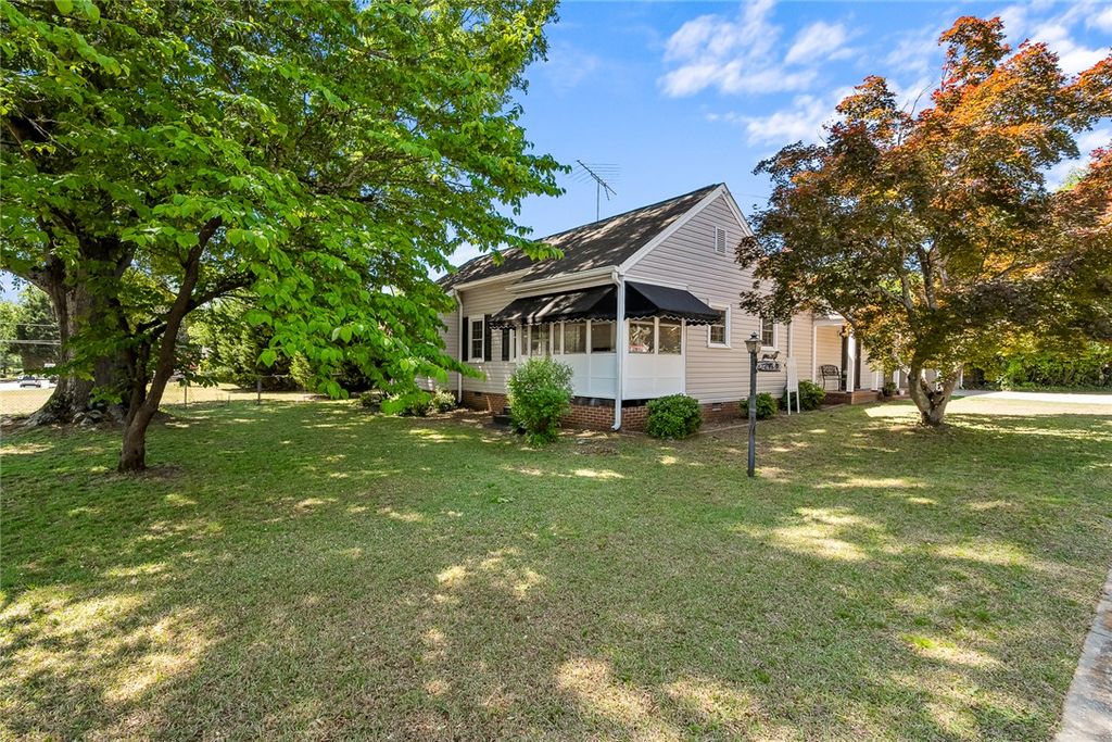 2615 E North Avenue, Anderson, SC 29625