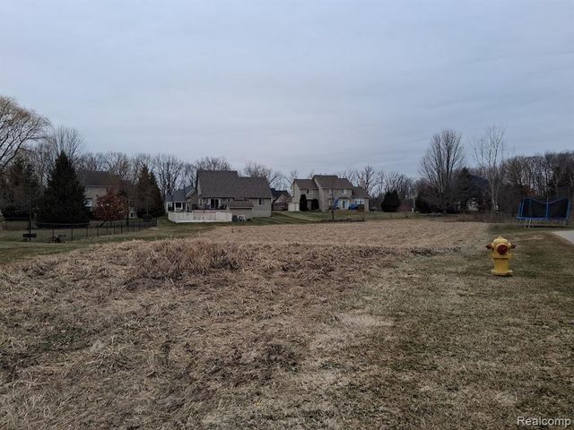 8320 Deer Creek Court, Grand Blanc, MI 48439