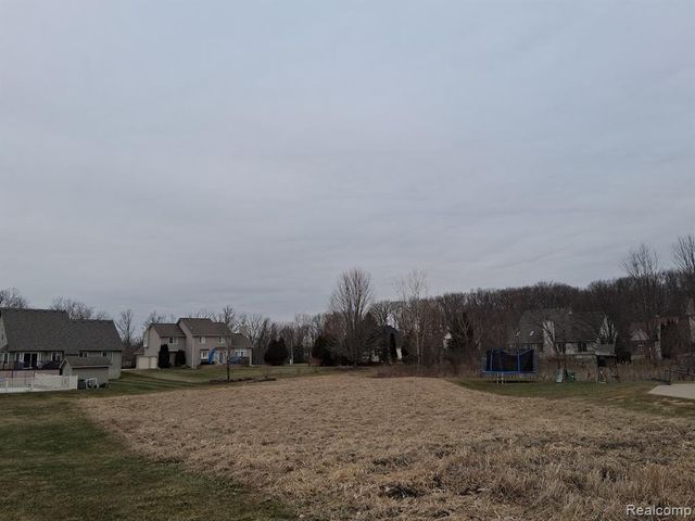 8320 Deer Creek Court, Grand Blanc, MI 48439