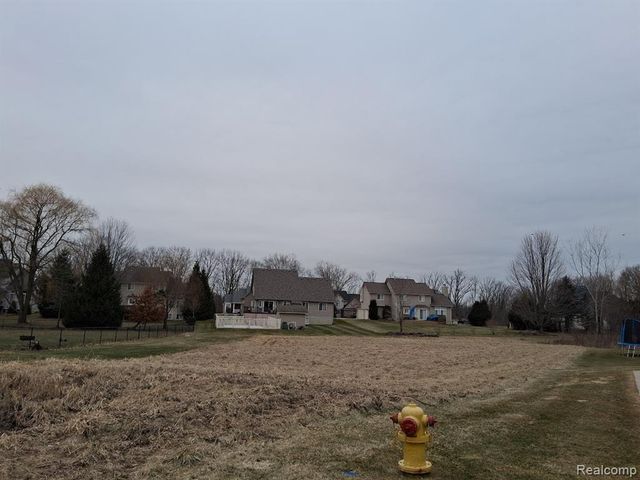 8320 Deer Creek Court, Grand Blanc, MI 48439