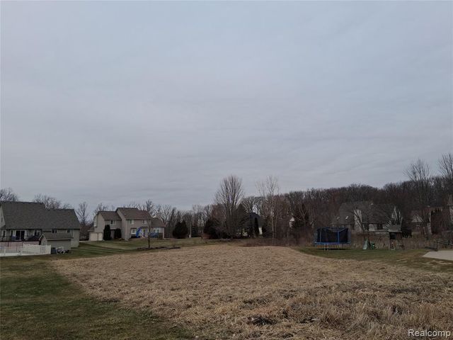 8320 Deer Creek Court, Grand Blanc, MI 48439