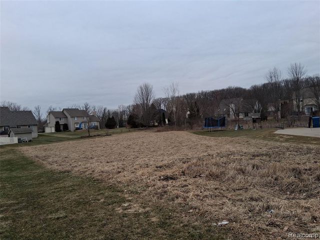 8320 Deer Creek Court, Grand Blanc, MI 48439