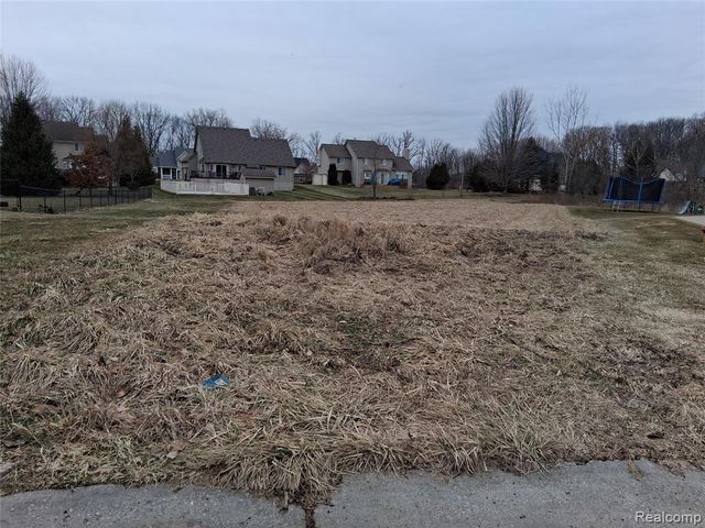 8320 Deer Creek Court, Grand Blanc, MI 48439