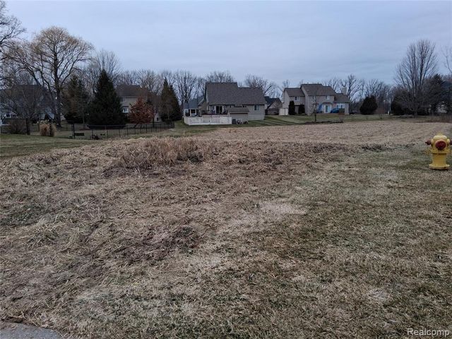 8320 Deer Creek Court, Grand Blanc, MI 48439