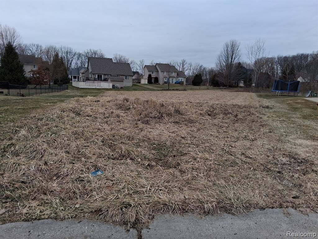 8320 Deer Creek Court, Grand Blanc, MI 48439