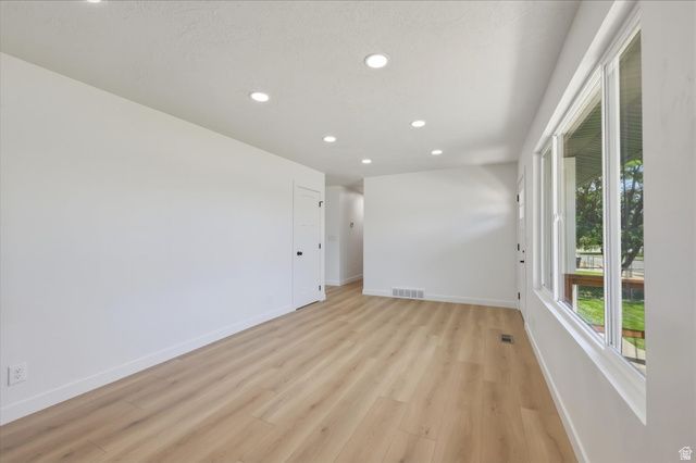 3764 S VALLEY FORGE RD, Magna, UT 84044