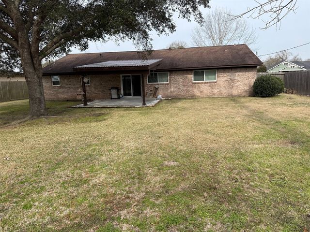 342 Still Forest Street, Liberty, TX 77575