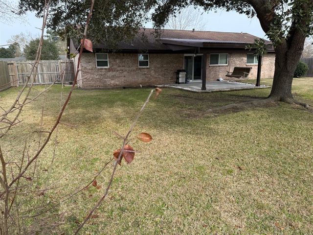 342 Still Forest Street, Liberty, TX 77575