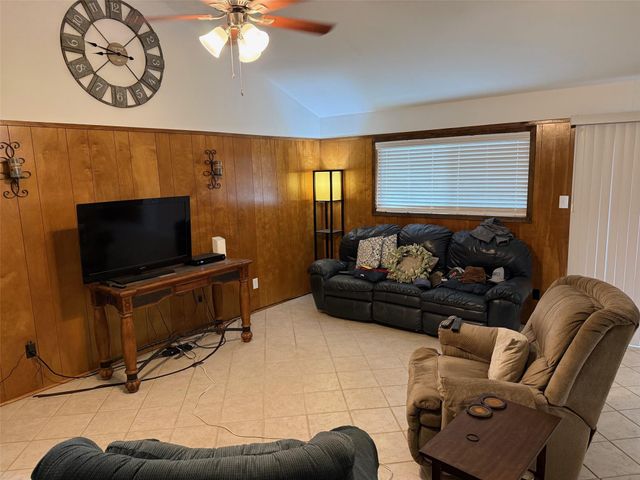 342 Still Forest Street, Liberty, TX 77575