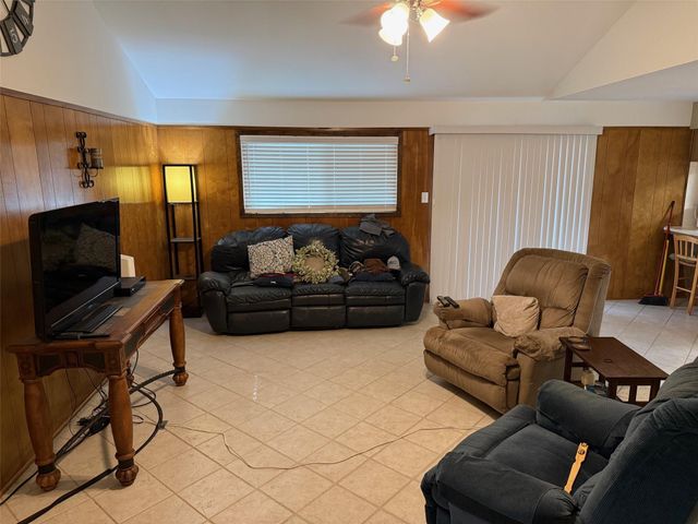 342 Still Forest Street, Liberty, TX 77575