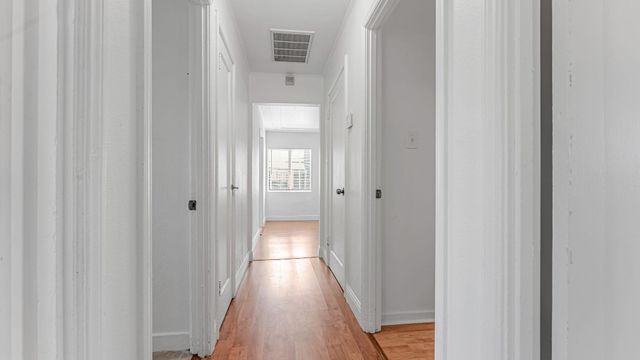 528 La Prenda Dr, Oakland, CA 94603