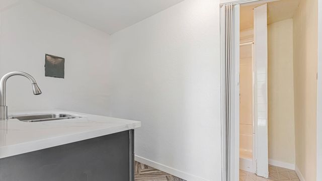 528 La Prenda Dr, Oakland, CA 94603