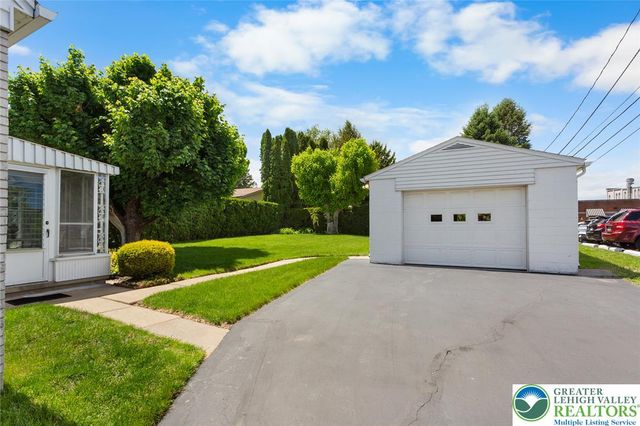 132 South Spruce Street, Nazareth Boro, PA 18064