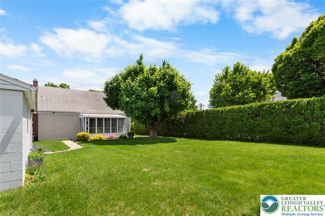 132 South Spruce Street, Nazareth Boro, PA 18064