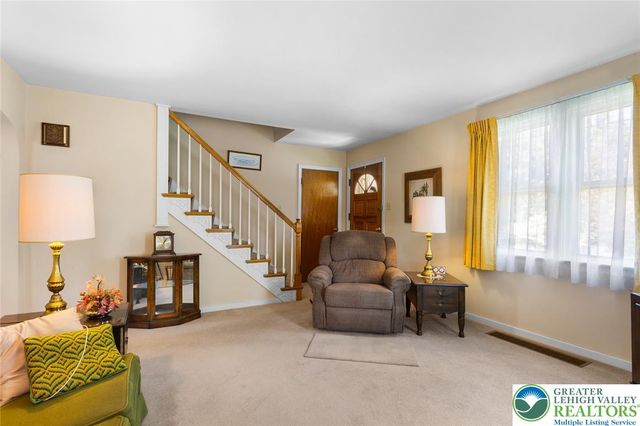 132 South Spruce Street, Nazareth Boro, PA 18064