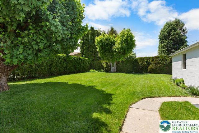 132 South Spruce Street, Nazareth Boro, PA 18064