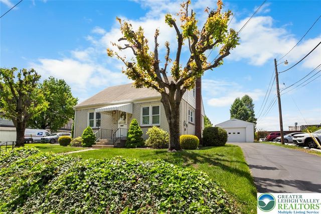 132 South Spruce Street, Nazareth Boro, PA 18064