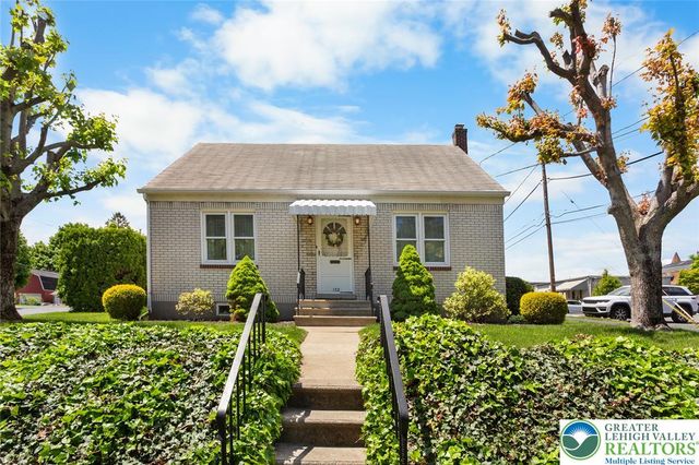 132 South Spruce Street, Nazareth Boro, PA 18064