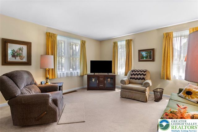 132 South Spruce Street, Nazareth Boro, PA 18064