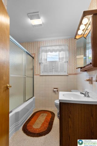 132 South Spruce Street, Nazareth Boro, PA 18064