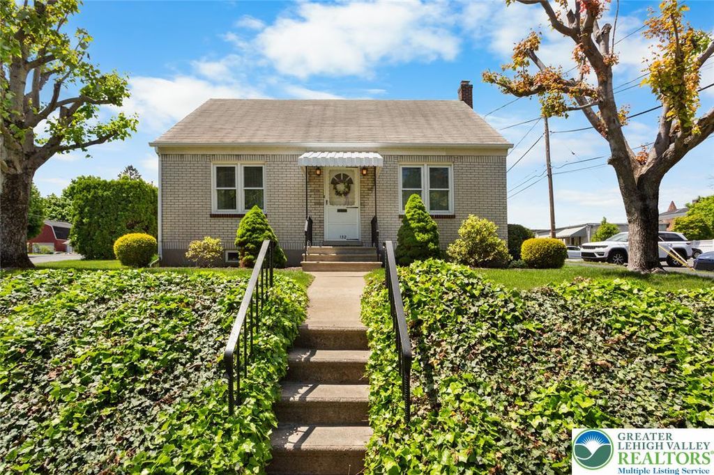 132 South Spruce Street, Nazareth Boro, PA 18064