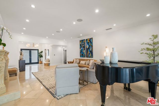 9023 Alto Cedro Drive, Beverly Hills, CA 90210