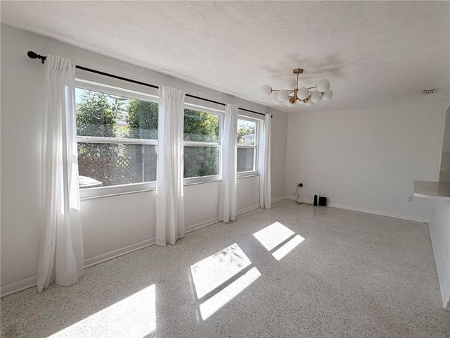 523 MILWAUKEE AVENUE, Dunedin, FL 34698