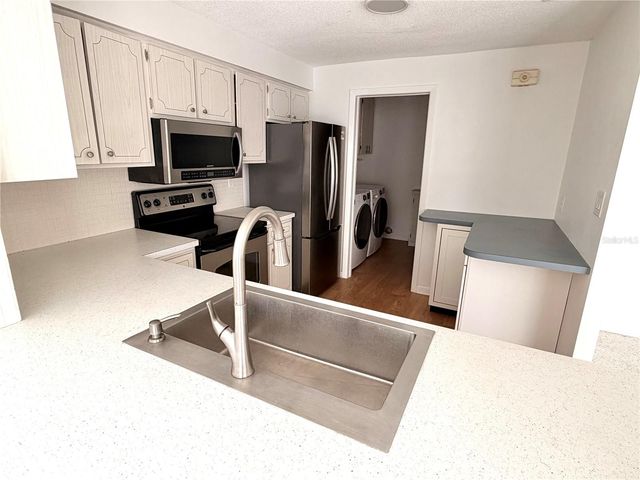 523 MILWAUKEE AVENUE, Dunedin, FL 34698