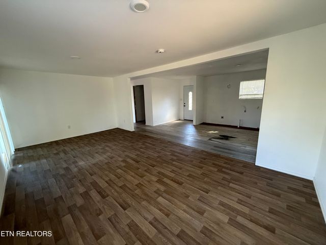 100 N Walker Lane, Oak Ridge, TN 37830