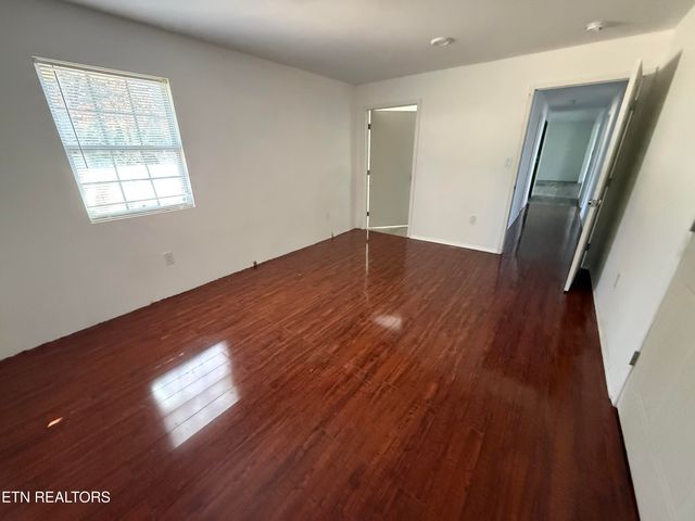 100 N Walker Lane, Oak Ridge, TN 37830