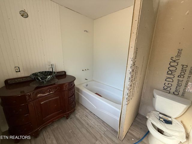 100 N Walker Lane, Oak Ridge, TN 37830