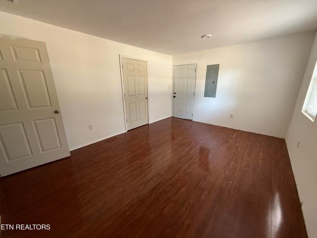 100 N Walker Lane, Oak Ridge, TN 37830