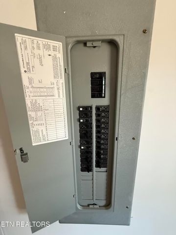 100 N Walker Lane, Oak Ridge, TN 37830