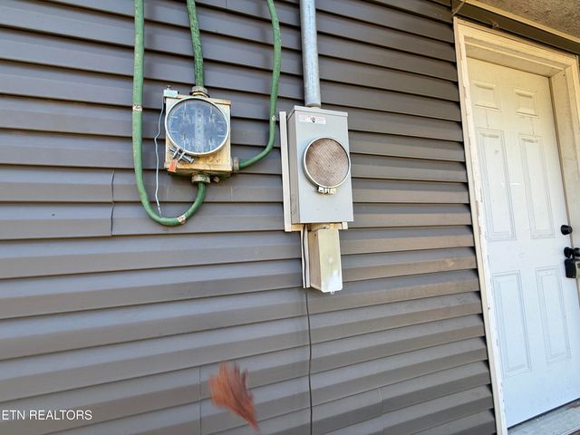 100 N Walker Lane, Oak Ridge, TN 37830