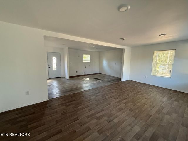 100 N Walker Lane, Oak Ridge, TN 37830