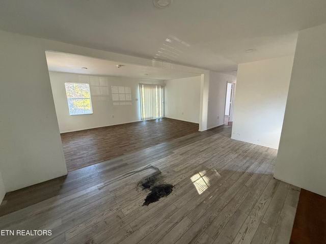 100 N Walker Lane, Oak Ridge, TN 37830