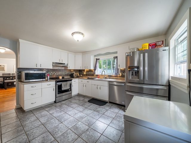 176 Reservoir Ave, Revere, MA 02151