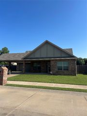 702 Bison, Enid, OK 73701