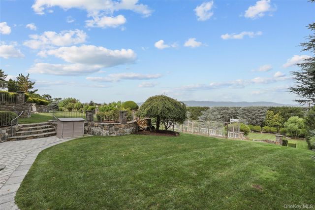 43 Matthiessen Park N, Irvington, NY 10533